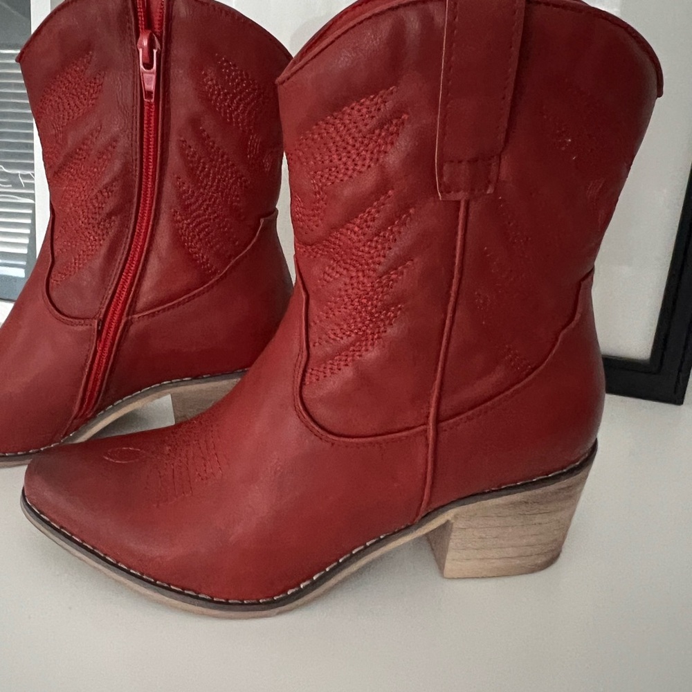 Red cowgirl boots